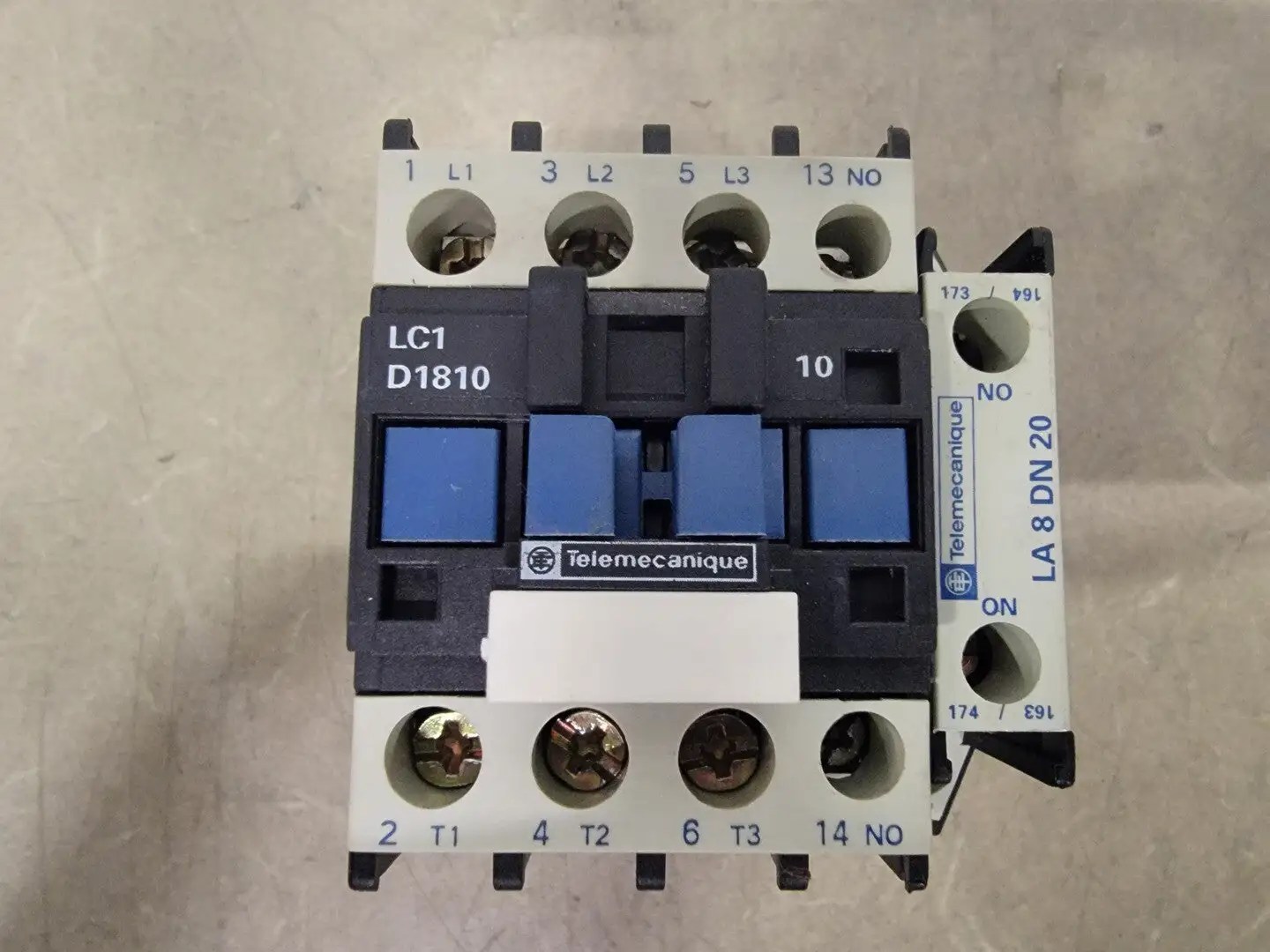 USED TELEMECANIQUE LC1-D1810
