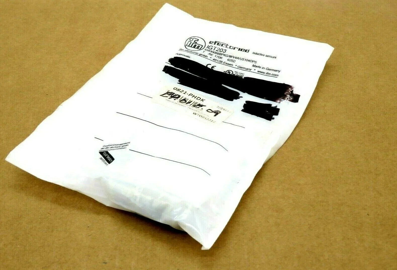 NEW IFM EFECTOR IGB3008BBPKG/M/V4A/US-104-DPS-IGT203 INDUCTIVE SENSOR IGT203