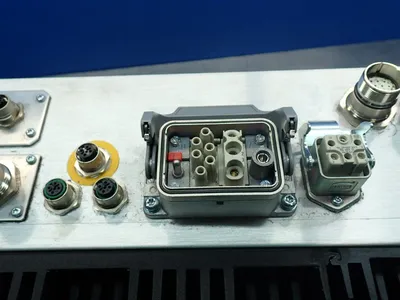 NEW SEW SERVODRIVE PHC21AA075M1E31A00