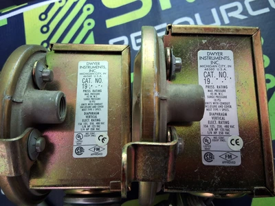 DWYER 1910-0 PRESSURE SWITCH - LOT OF 2 -