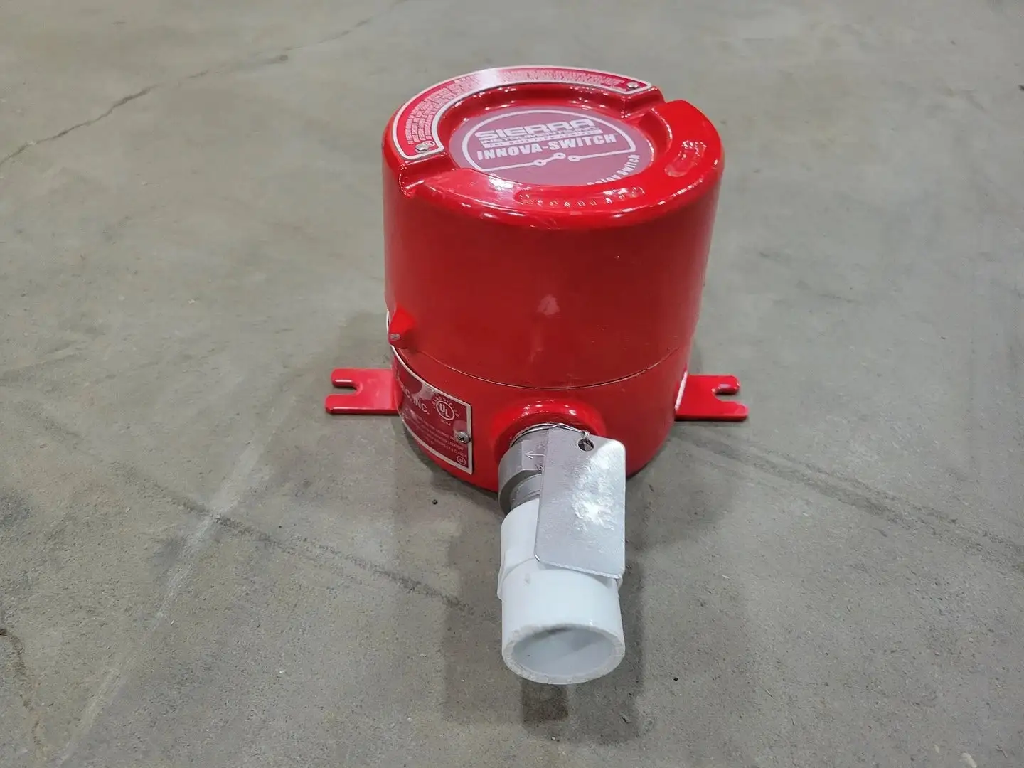InnovaSwitch Flow Relay Switch w/ XJIHS1 Enclosure