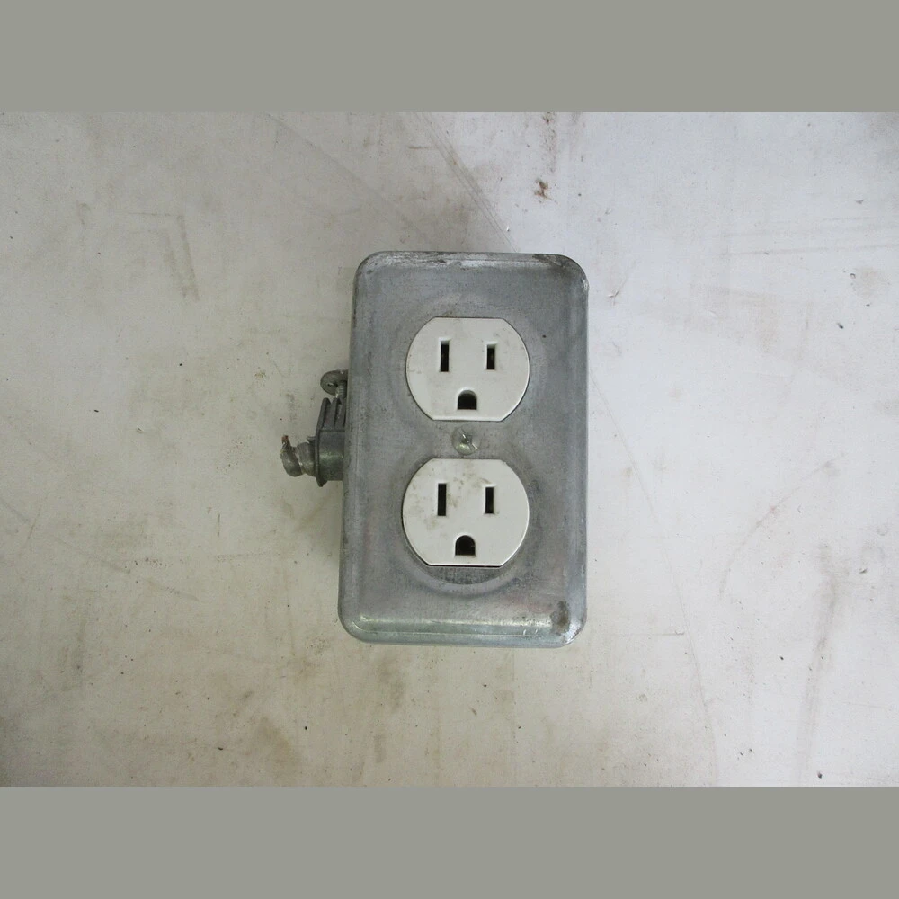 Iberville 15A Receptacle