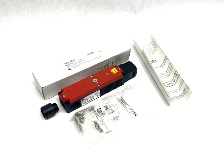 Used OMRON STI SAFETY SOLENOID INTERLOCK 90-DEG ACTUATOR Linear Actuators | Maverick Industrial Sales #1113727