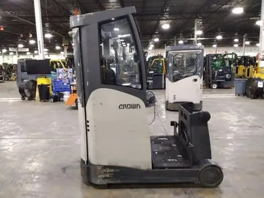 Used 2017 CROWN SR5000-20 Reach Trucks | Russell Equipment #724498