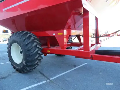 New | in-Stock 2025 E-Z TRAIL 1020 Grain Carts Pennsylvania US | Zimmerman Farm Service #1409834