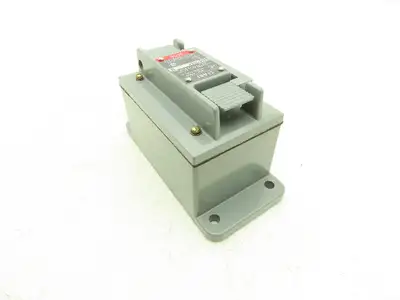 Allen Bradley 800S-2SA4 Pushbutton Start Stop Station 600VAC 5A N.O.N.C. Ser.M