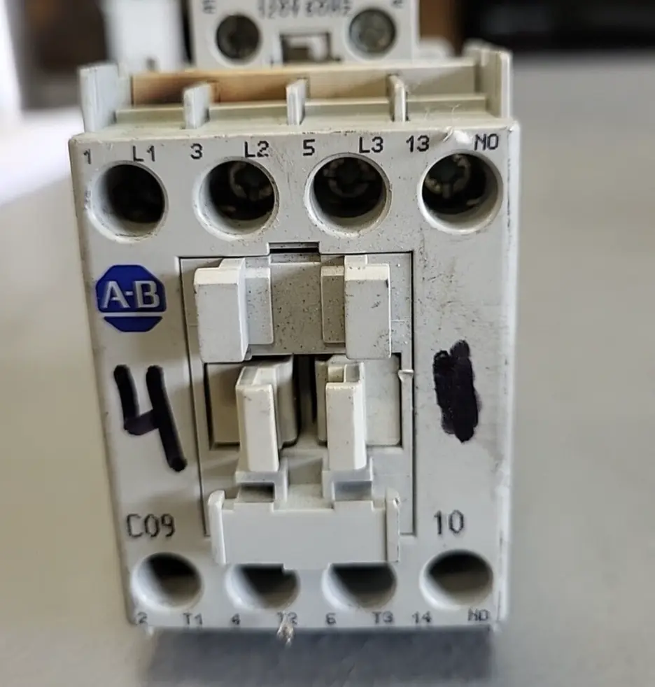 ALLEN BRADLEY 100-C09*10 SER A CONTACTOR*(BIN354)