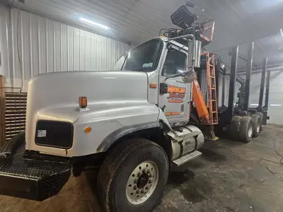 INTERNATIONAL 7600 tractor with loader | Iron Listing (9)