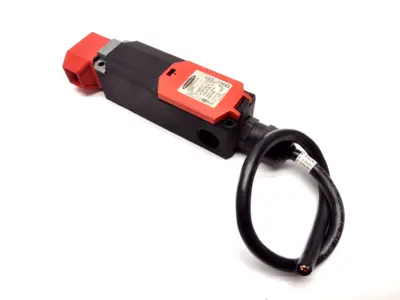 USED BANNER ENGINEERING SOLENOID LOCKING INTERLOCK BODY