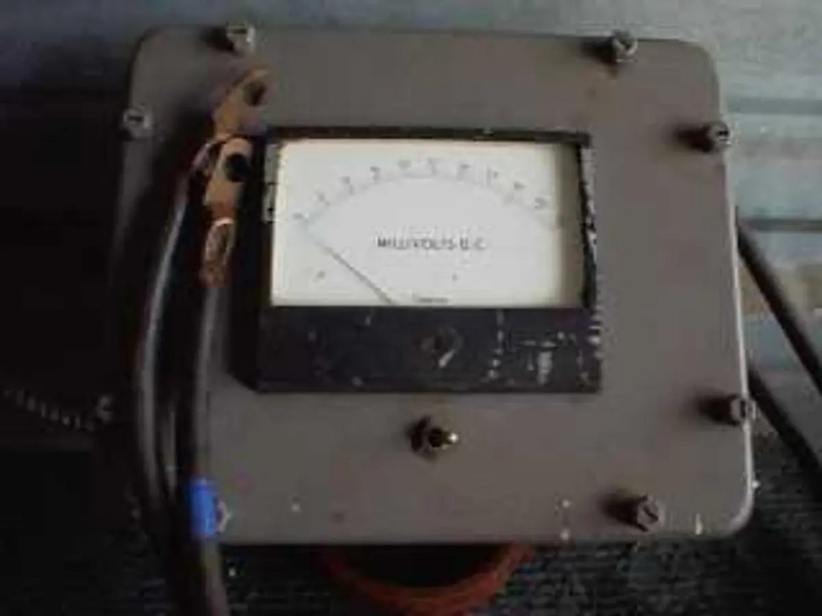 QTY. 1. PORTABLE MILIVOLT D.C. (dw327i) To see a p...