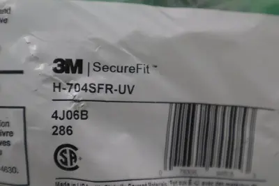 LOT OF 2 - 3M H-704Sfr-Uv Securefit(Tm) Hard Hat, Hdpe, 4 Point Ratchet - SGF87