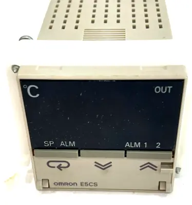 NEW OMRON E5CS-R1PU-W TEMPERATURE CONTROLLER AC100-240 E5CSR1PUW