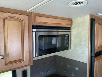 USED 2013 WINNEBAGO F53