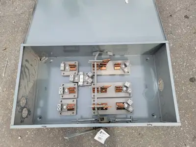 Enclosed Box 37"x20"
