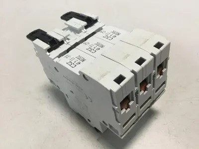 USED ALLEN BRADLEY 1492-SP3C320 SER B