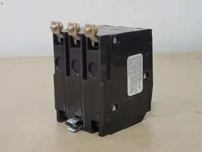 NEW SQUARE D QOB330