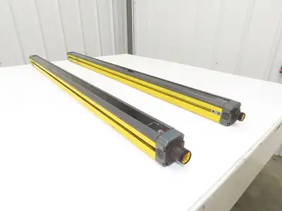 Leuze Safety Light Curtain Transmitter Receiver Set 1050mm - for Parts or Repair