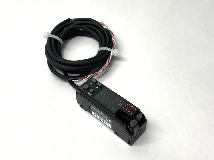 Used KEYENCE CZ-V21A Sensors | Maverick Industrial Sales #1109853