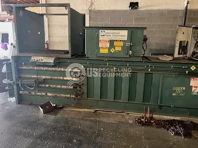 USED INTERNATIONAL BALER 1295 CLOSED DOOR HORIZONTAL