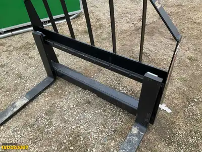 New Tomahawk 48” skid steer fork attachment, 48”L x 4”W forks, 2800lb capacity, skid steer quick...