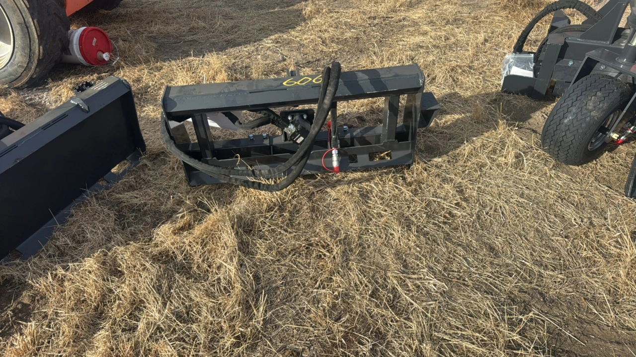 Skid Steer 3 Point Hitch Adapter	Landhonor	2025	Unused	PHA-16-2C