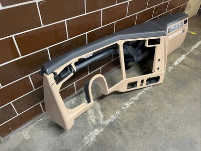 New *OEM*Freightliner M2 A18-71375-304 WS Phan Dash LHD *Damaged*