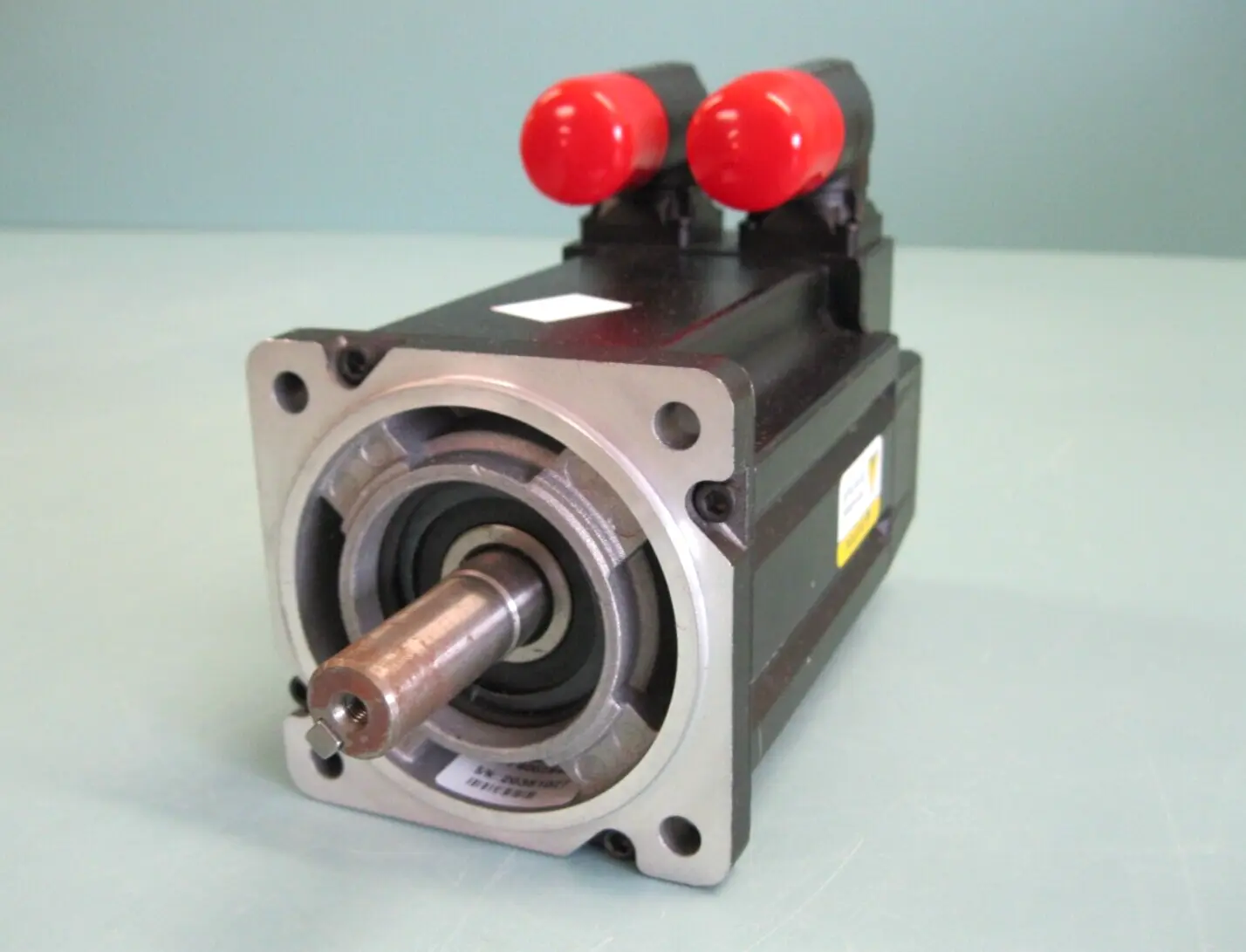 NEW Allen-Bradley MPL-B320P-MJ72AA