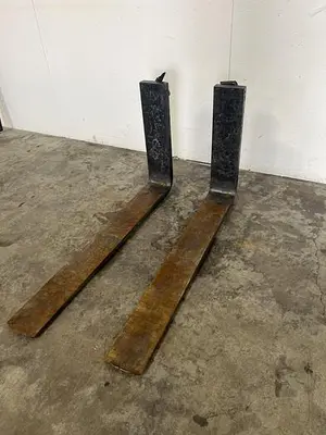 USED KENHAR K-526 FORKLIFT FORKS 37 1/2" X 21 3/8" X 1.5"