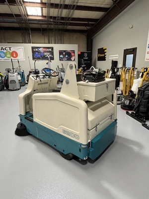 Tennant 6200 Ride-On Sweeper Refurbished
