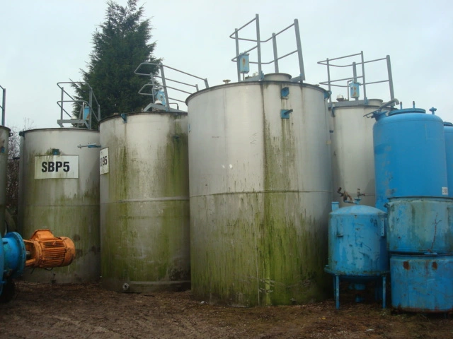 20,000L S/S Vertical Enclosed Tank