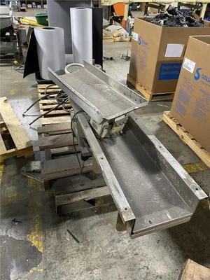 Used 41" x 11" Eriez Vibratory Feeder, Model HD-66
115 Volt/2.6 Amp
Serial Number 255718