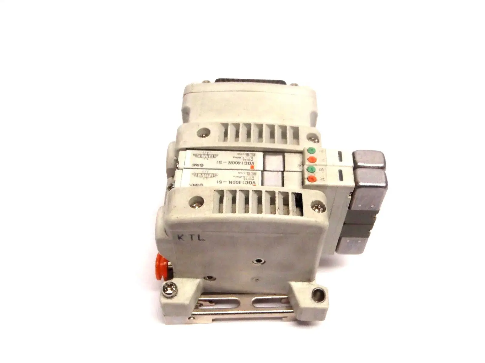 VQC1400N-51 | SMC Connector Mainifold With (2)  Valves 0.1-0.7MPa 2 Valve - Used
