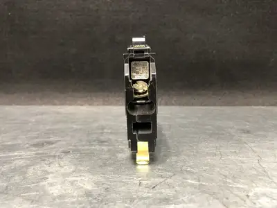 NEW SQUARE D QO130