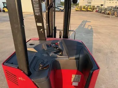 Used 2018 RAYMOND 425C35TT 3-Wheel Stand up Electric Counterbalance Forklifts Illinois US | Somerset Equipment Sales #1546184