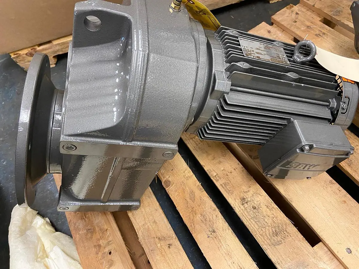 New | in-Stock SEW-EURODRIVE FAF77DRE100LC4 Gearmotors | Surplus Asset Holdings #1227048