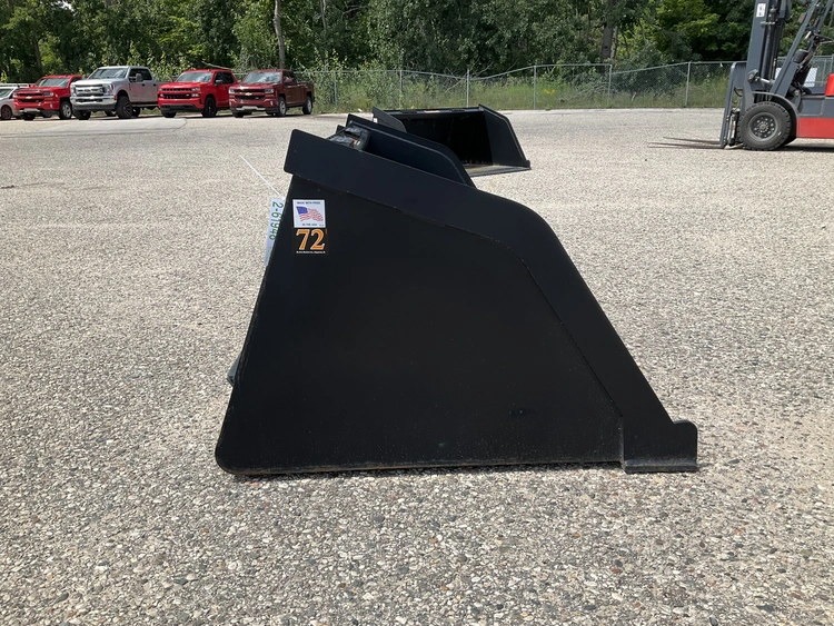 Used TOMAHAWK 72" SNOW/ MULCH BUCKET Skid Steer Buckets Michigan US | Miedema Asset Management Group #1342452