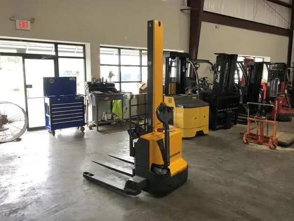 Used 2012 JUNGHEINRICH EMC Pallet Stackers South Carolina US | Zoom Lifts & Equipment #1182313