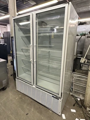 174-0185 Master-Bilt BMG-48 2 Glass Door Self Contained Cooler