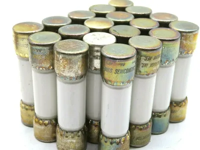 19 NEW BUSSMANN FWH10 SEMICONDUTOR FUSES 10AMP 5V