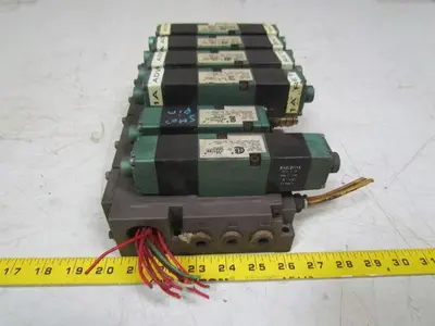 Numatics 6 station flexiblock w/(4) 082SS425K solenoid valves (1) 082SA43AK