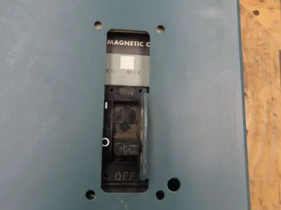 Reliance 2GU41007 AC V-S Drive GP-2000 VFD 10.7KVA 7.5Hp 460V 3Ph 100A Breaker