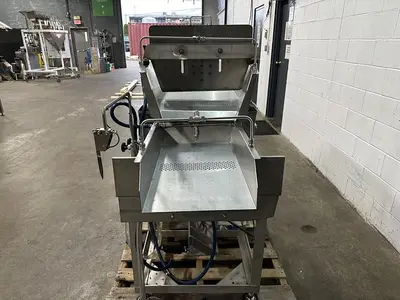 Vibratory Conveyor with Spray Nozzles