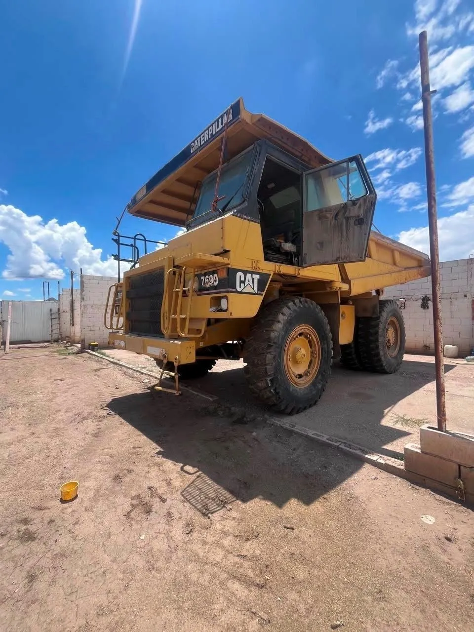 Used 1999 CATERPILLAR 769D Dump trucks MX | Aucto #1413516