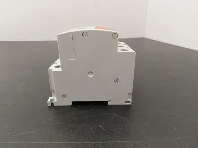 Fuji Electric CP30FM-3P003 Circuit Breakers 250VAC 3A 3-Pole