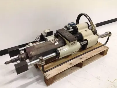 USED CINCINNATI MILACRON VS33-28MM
