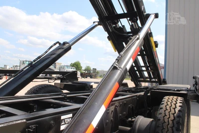 New | in-Stock 2027 PETERBILT 548 Rolloff Trucks Texas US | Roll Off Truck World #1492013