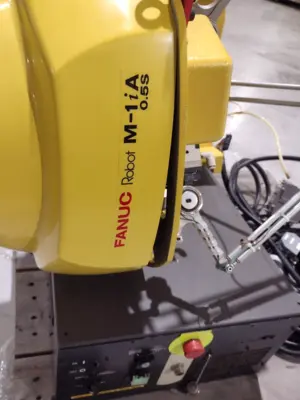 Used FANUC A05B-1522-B201 Robot with R-30iA Mate A05B-2553-B360 Controller Robots Michigan US | Maverick Industrial Sales #1397608