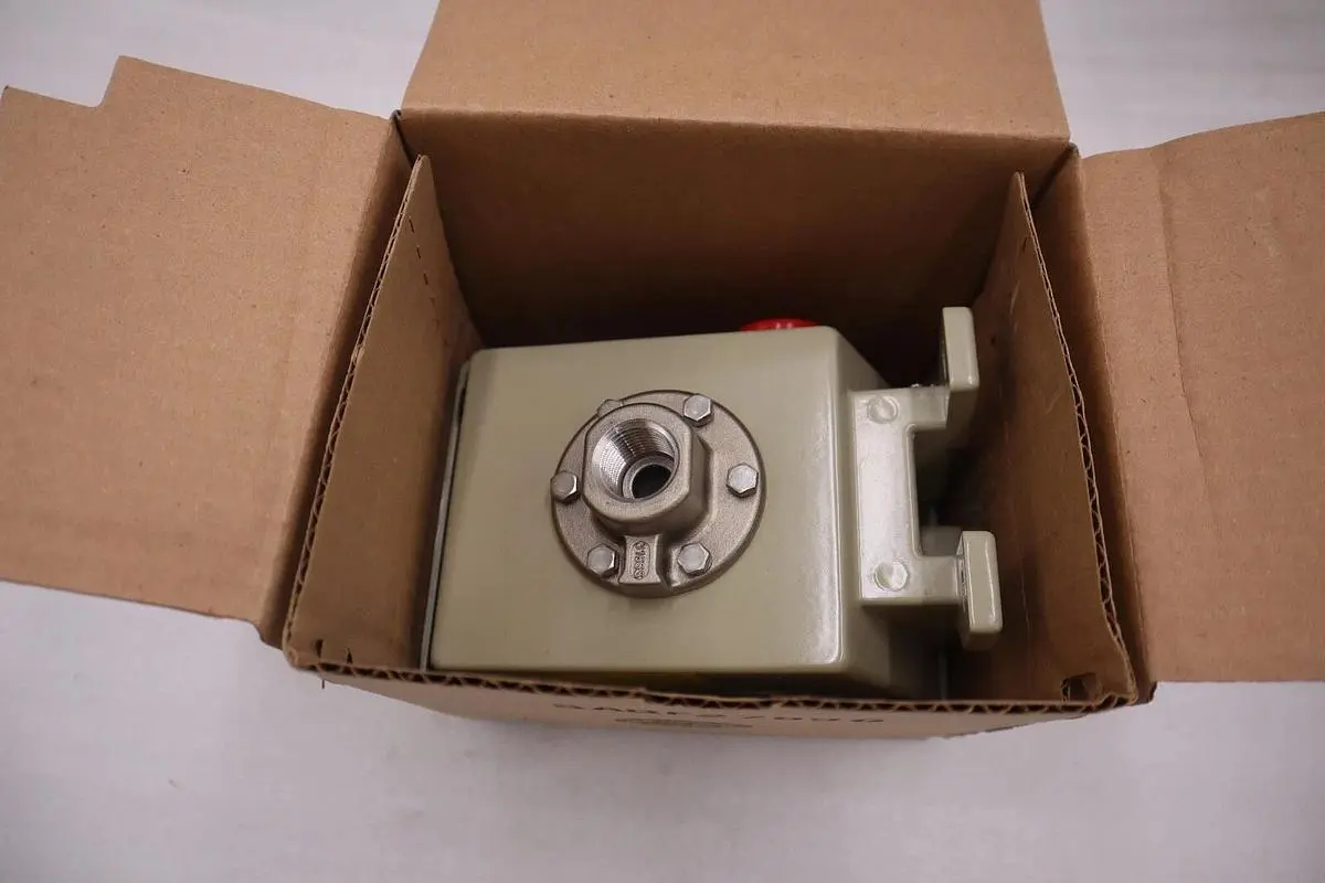 NEW ASHCROFT LPSN4PB07 XCHFMK3 Pressure Switch 15psi 125/250VAC STOCK H184