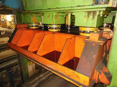 USED BECKER PANEL PRESS 650 TON