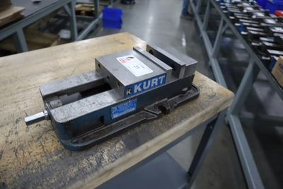 Used KURT WORKHOLDING SOLUTIONS D-675 Vises Minnesota US | Machinesused.com #1507209